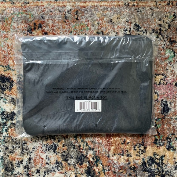 NWT Lips Cosmetic Pouch 💋 - Picture 2 of 2